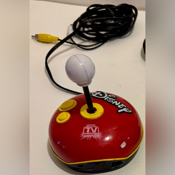 2 Jakks - Disney/Blue’sRoom TV Game Joystick with built-in video game - Picture 3 of 6
